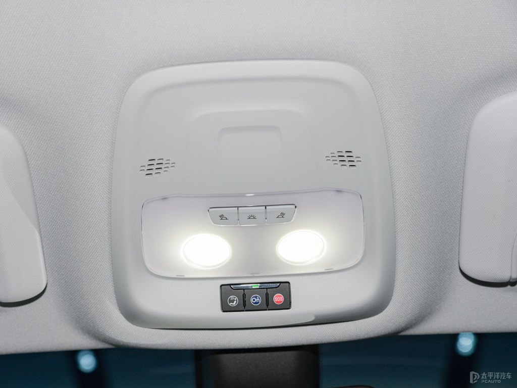 雪域白微藍(lán)6車廂內(nèi)飾圖片