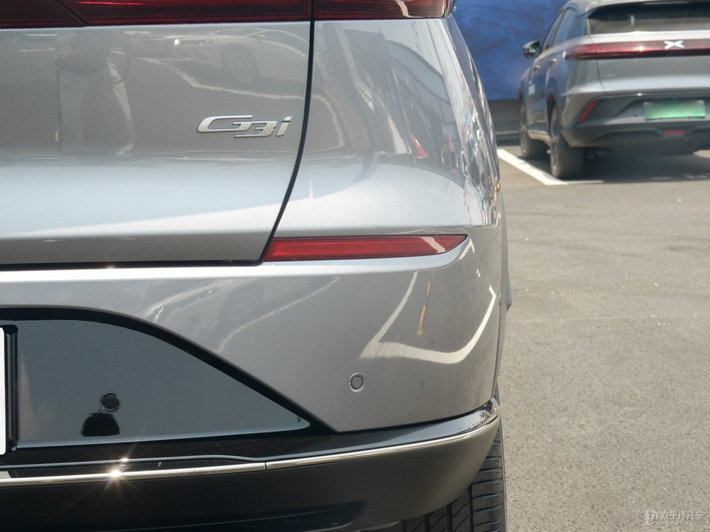 冷峻灰小鵬G3車尾外觀圖片