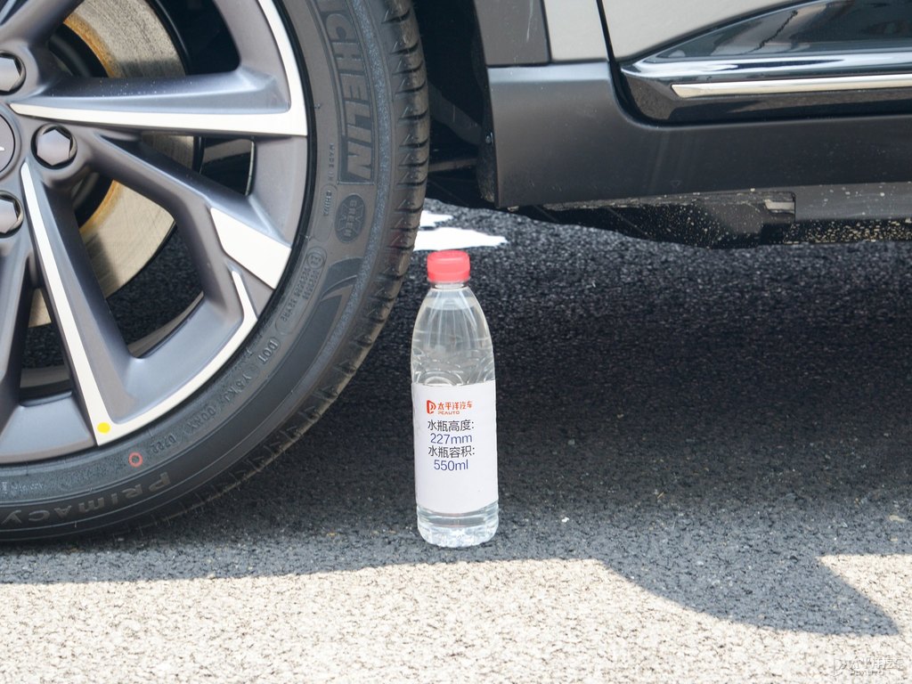 冷峻灰小鵬G3車身外觀圖片