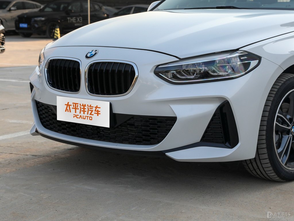 礦石白寶馬1系車頭外觀圖片