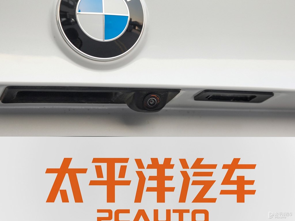 礦石白寶馬1系車(chē)尾外觀(guān)圖片