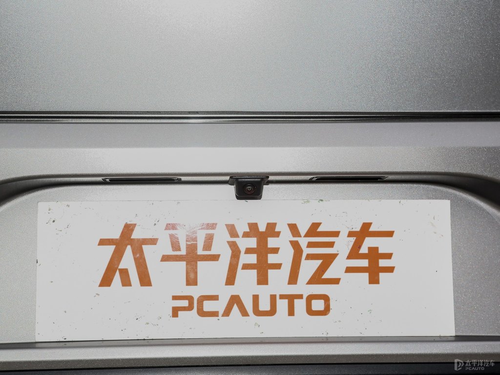 富勒銀奔騰B70車尾外觀圖片