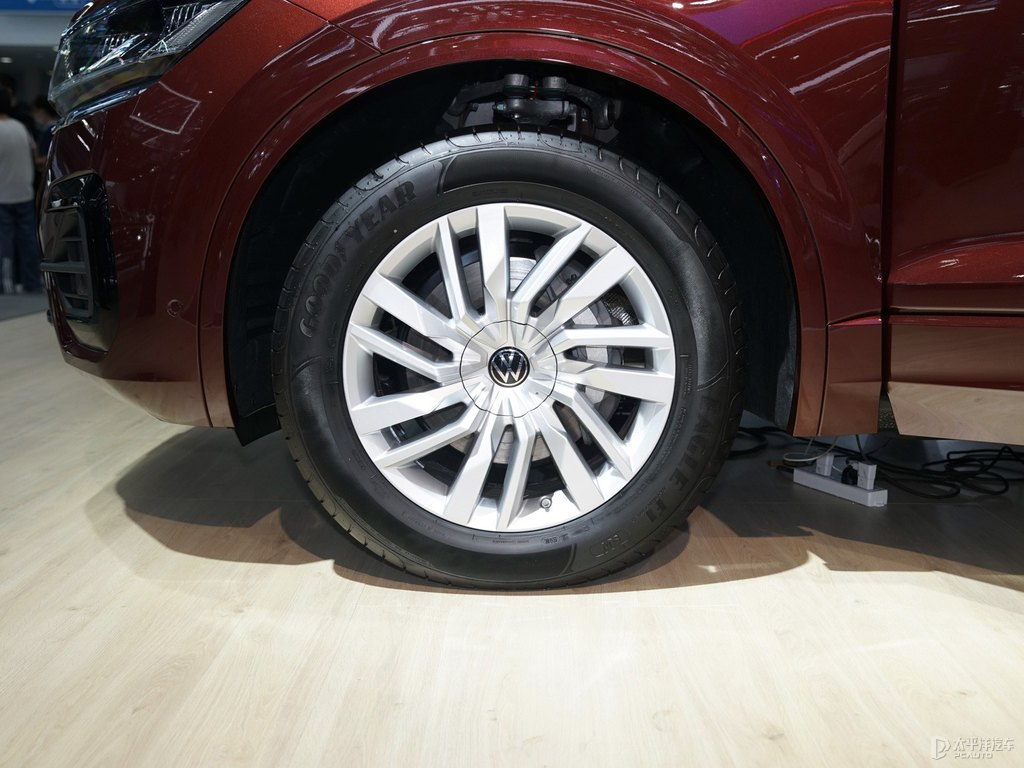 沙漠紅途銳車身外觀圖片