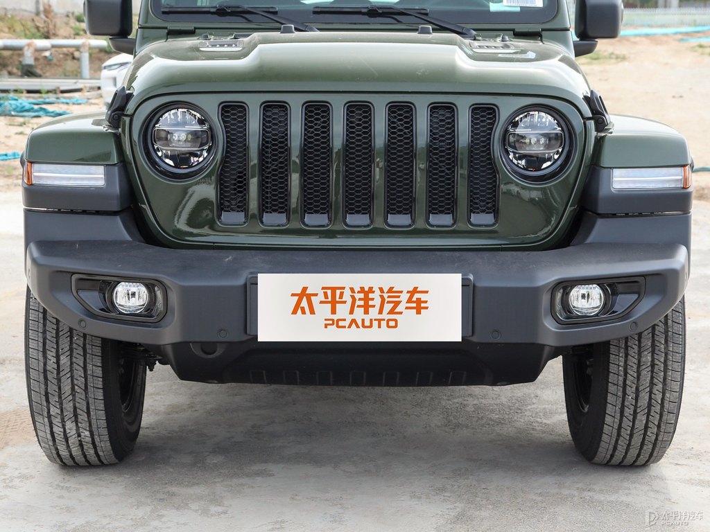 叢林綠牧馬人車頭外觀圖片