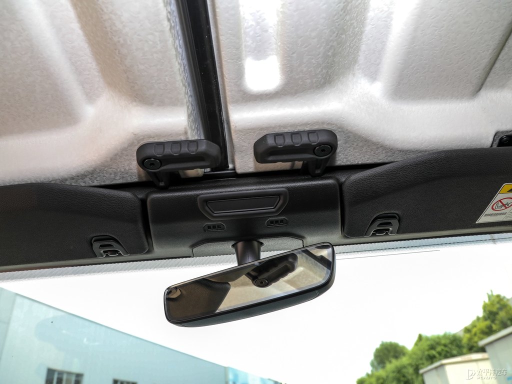 叢林綠牧馬人車廂內(nèi)飾圖片