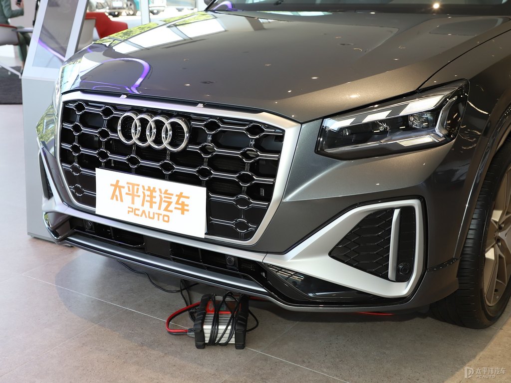 天云灰奧迪Q2L車頭外觀圖片