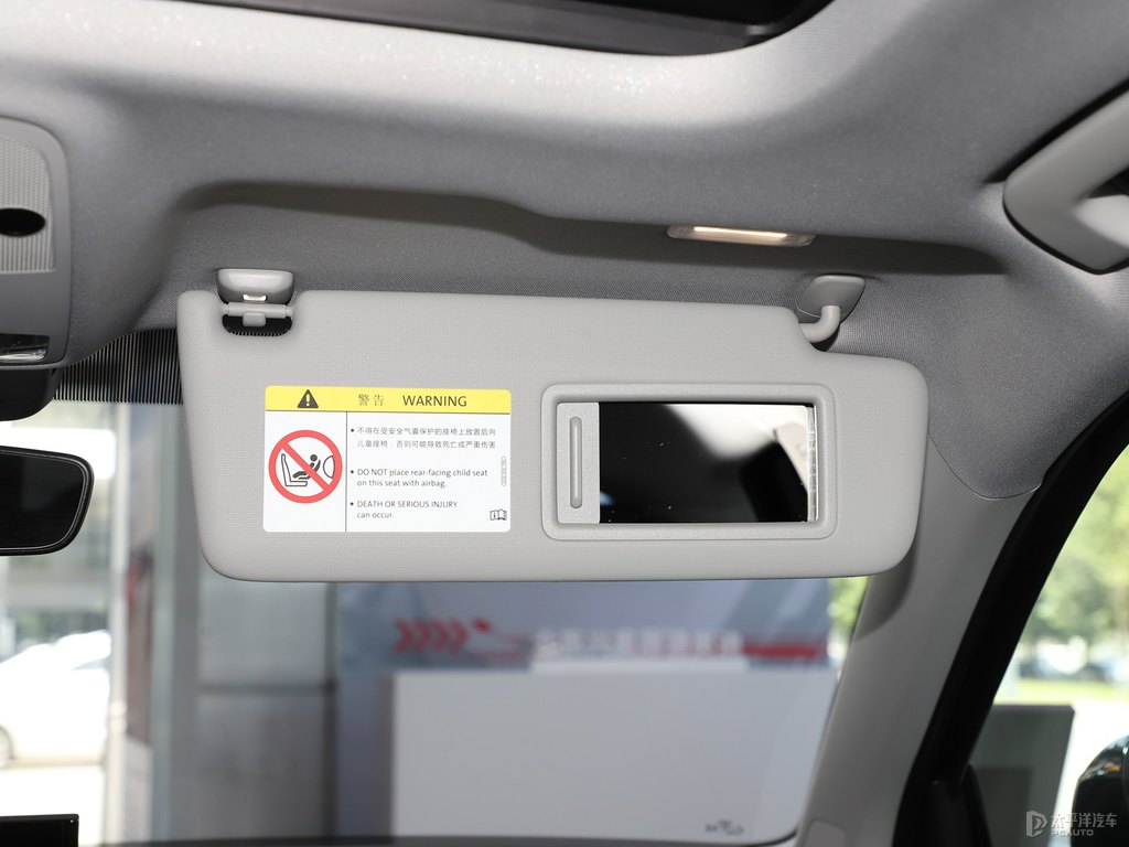 天云灰奧迪Q2L車廂內(nèi)飾圖片