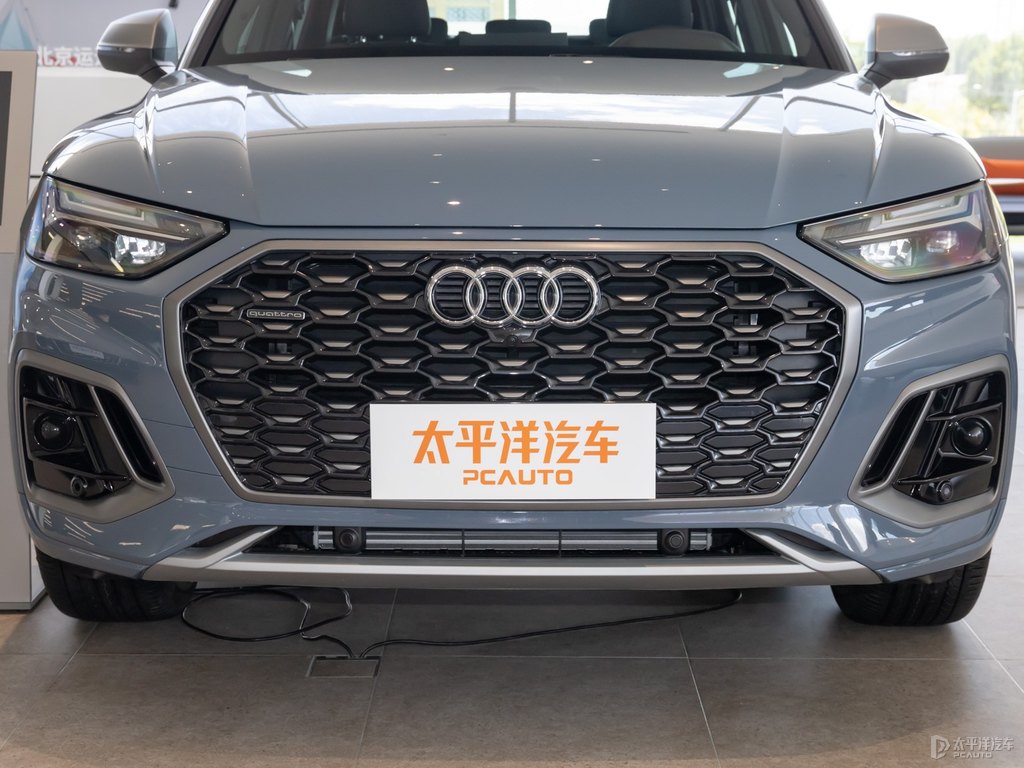凱莫拉灰奧迪Q5L Sportback車頭外觀圖片
