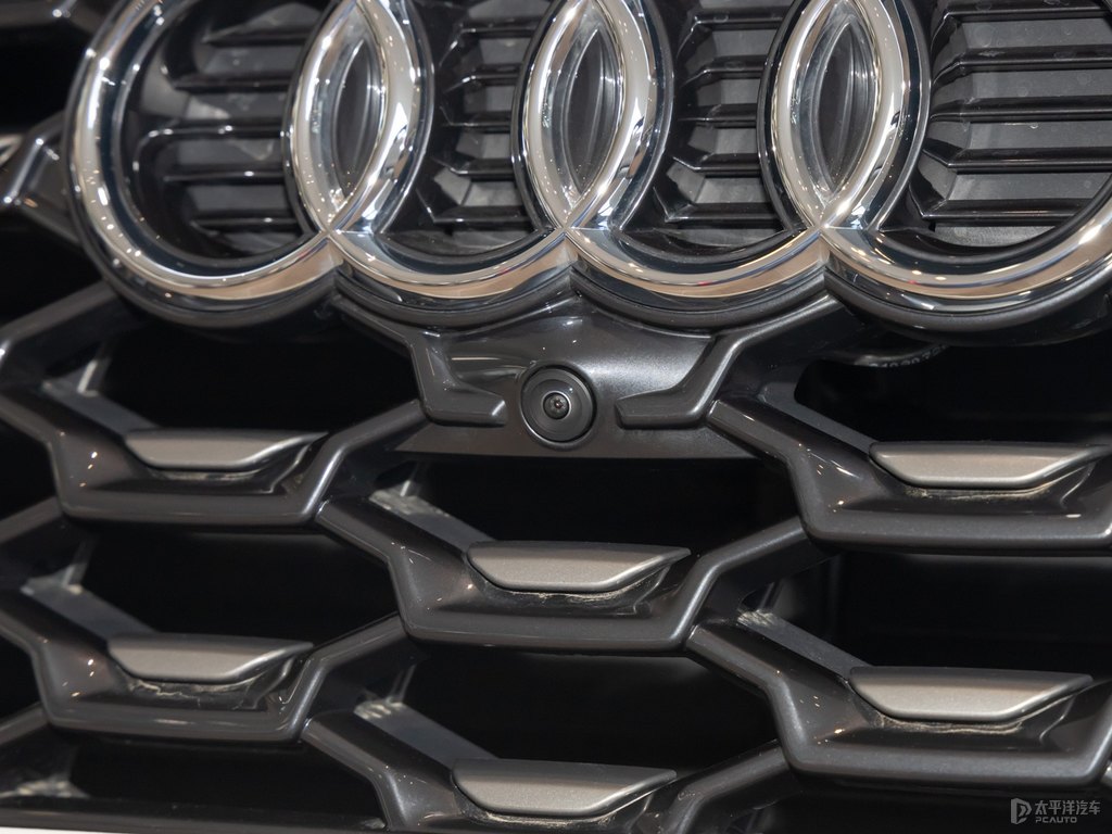 凱莫拉灰?jiàn)W迪Q5L Sportback車頭外觀圖片