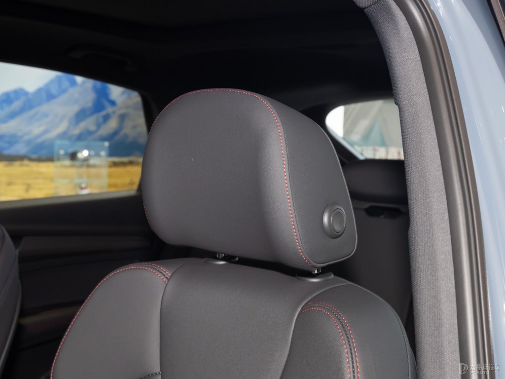 凱莫拉灰?jiàn)W迪Q5L Sportback座椅內(nèi)飾圖片