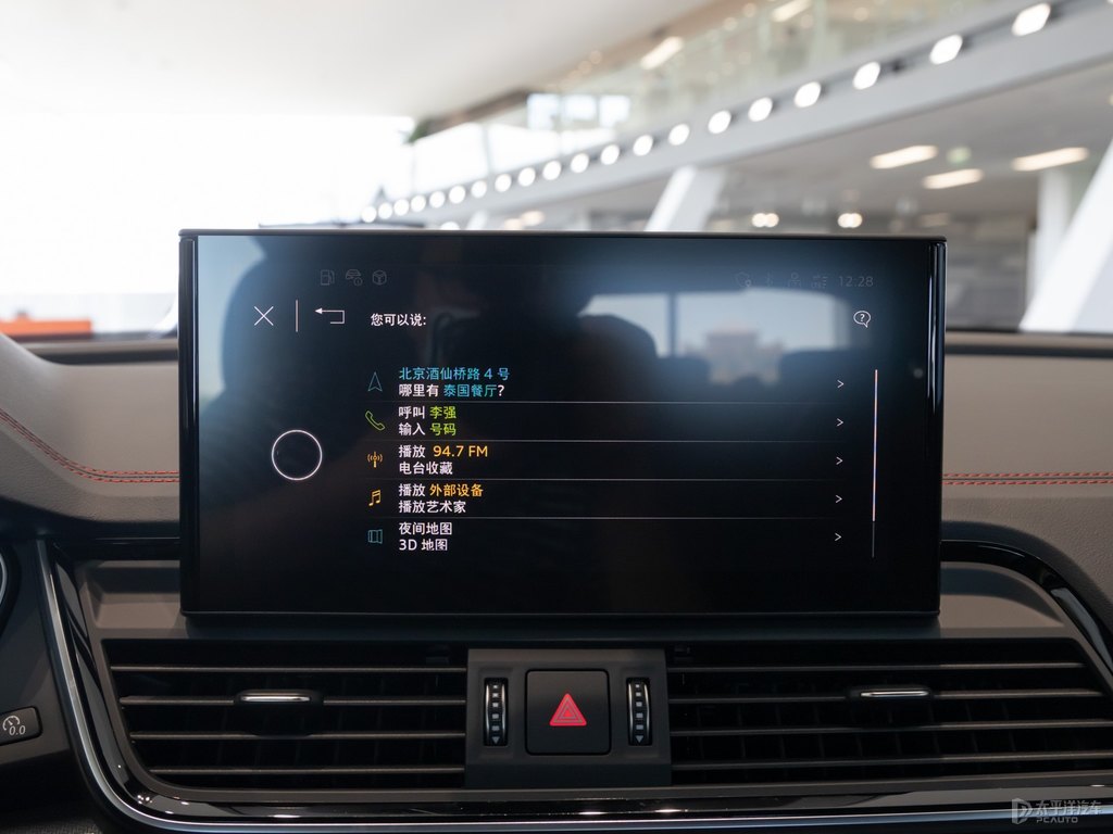 凱莫拉灰奧迪Q5L Sportback中控內(nèi)飾圖片