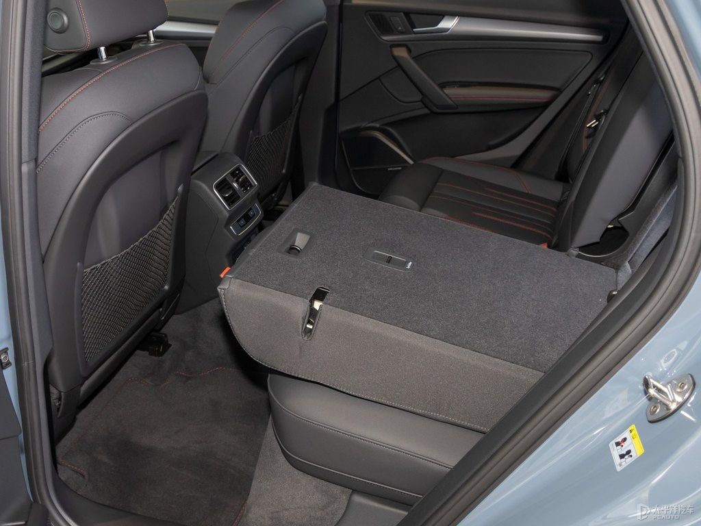 凱莫拉灰奧迪Q5L Sportback座椅內(nèi)飾圖片