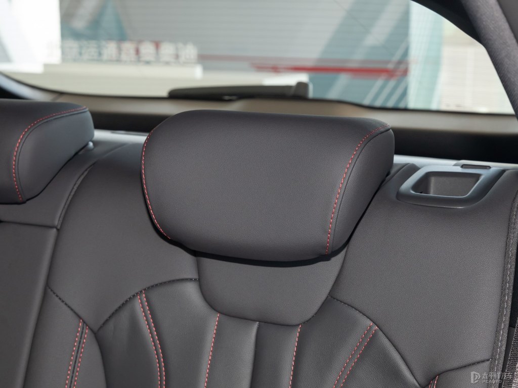 凱莫拉灰奧迪Q5L Sportback座椅內飾圖片