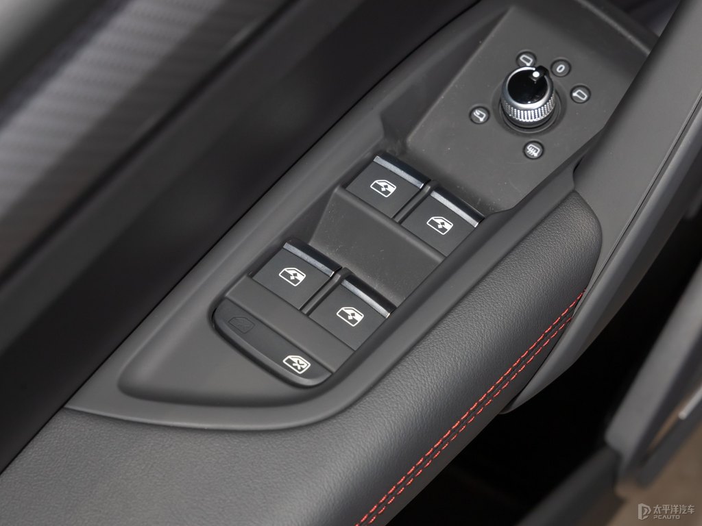 凱莫拉灰奧迪Q5L Sportback車廂內(nèi)飾圖片