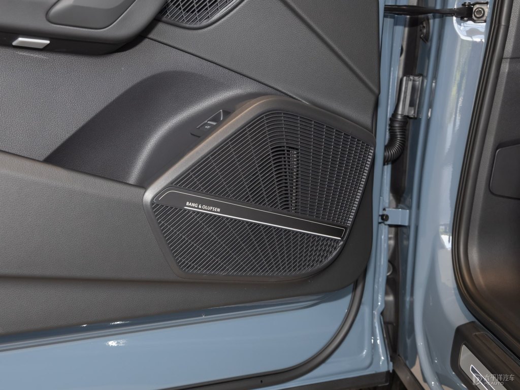 凱莫拉灰奧迪Q5L Sportback車廂內(nèi)飾圖片