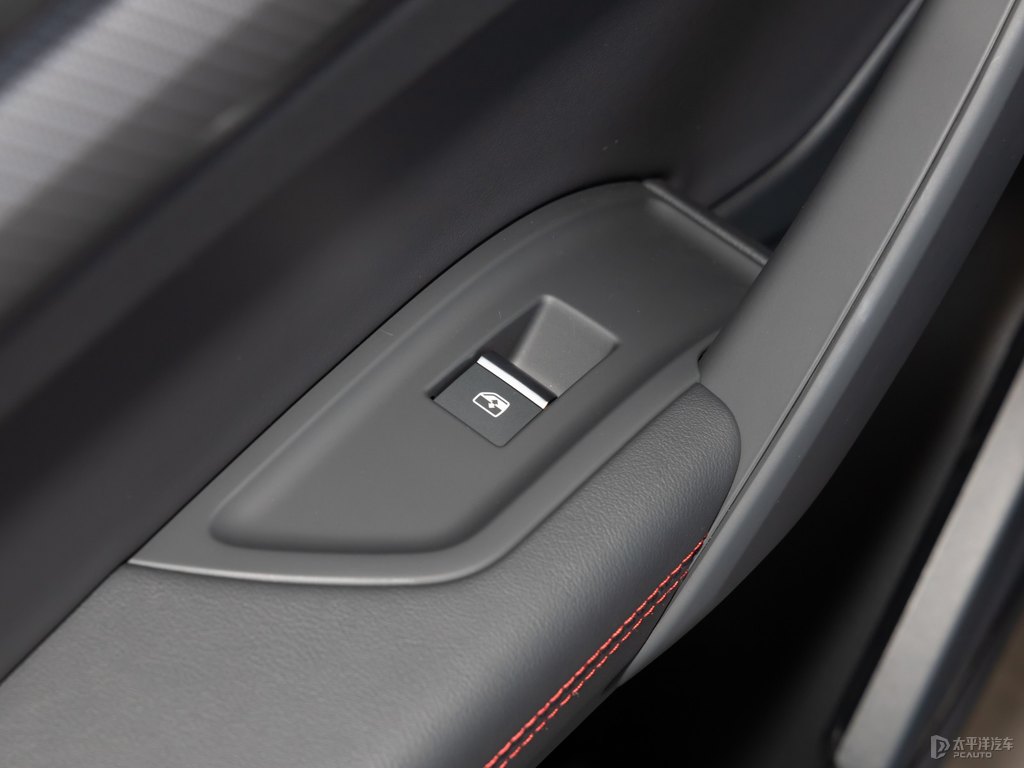 凱莫拉灰?jiàn)W迪Q5L Sportback車廂內(nèi)飾圖片