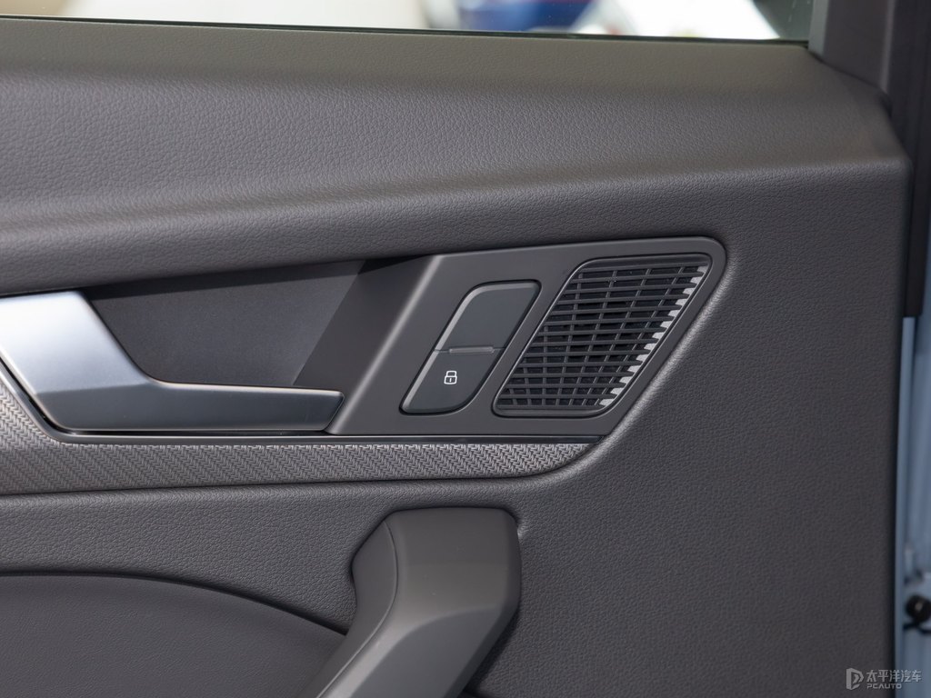 凱莫拉灰奧迪Q5L Sportback車廂內(nèi)飾圖片
