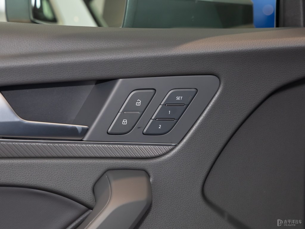 凱莫拉灰奧迪Q5L Sportback車廂內(nèi)飾圖片