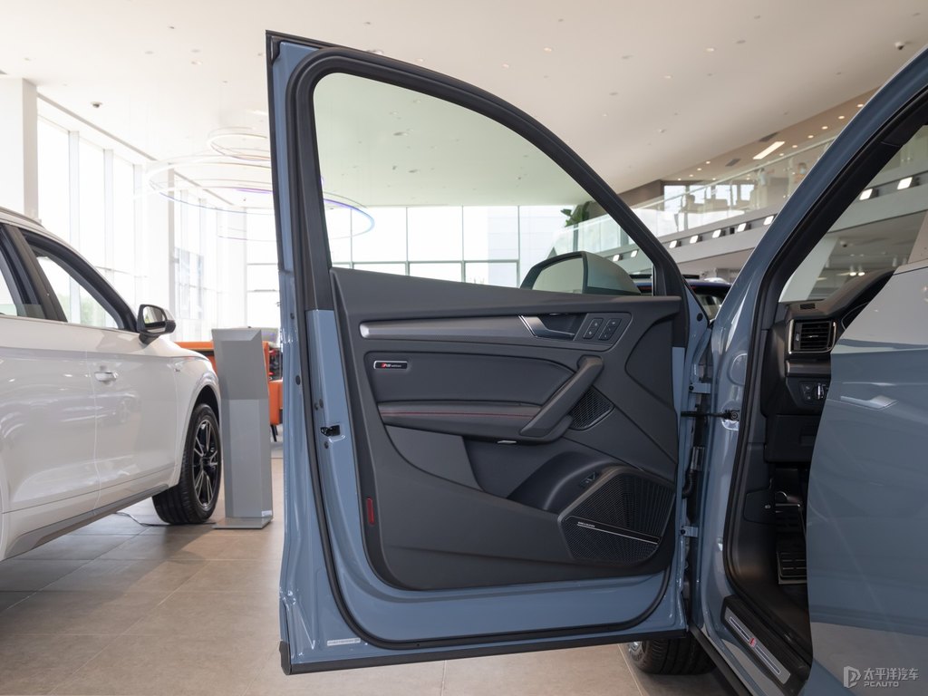 凱莫拉灰奧迪Q5L Sportback車廂內(nèi)飾圖片