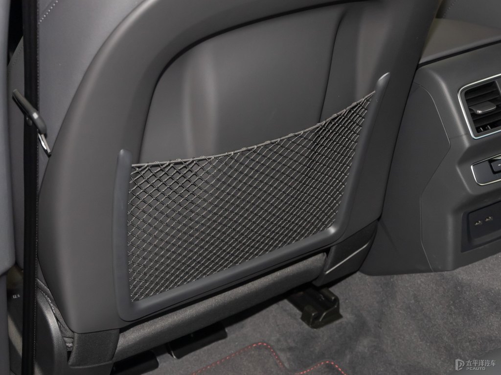 凱莫拉灰奧迪Q5L Sportback儲物空間空間圖片