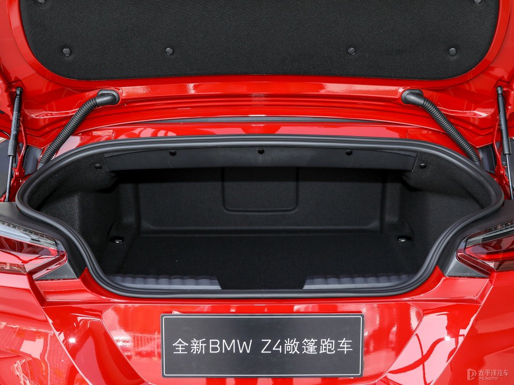 三藩紅寶馬Z4后備廂空間圖片
