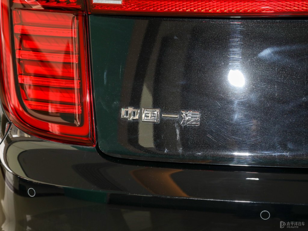 丹砂黑紅旗H9車尾外觀圖片