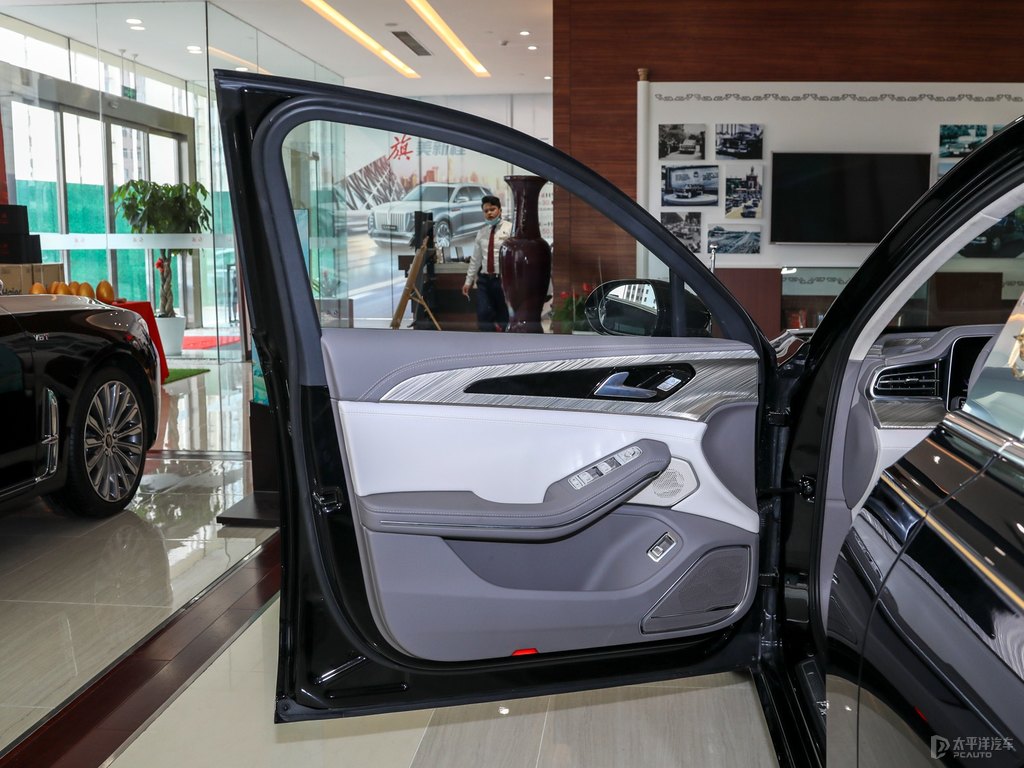 丹砂黑紅旗H9車廂內(nèi)飾圖片