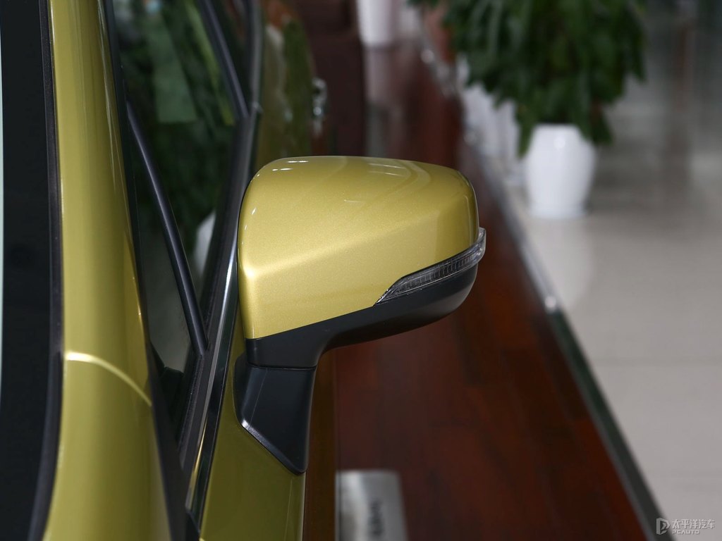 摩登珠光黃斯巴魯XV車身外觀圖片