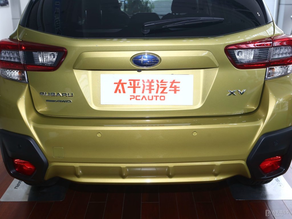 摩登珠光黃斯巴魯XV車尾外觀圖片