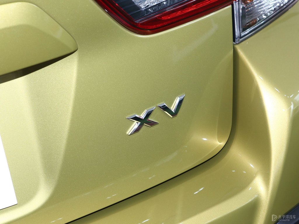 摩登珠光黃斯巴魯XV車尾外觀圖片