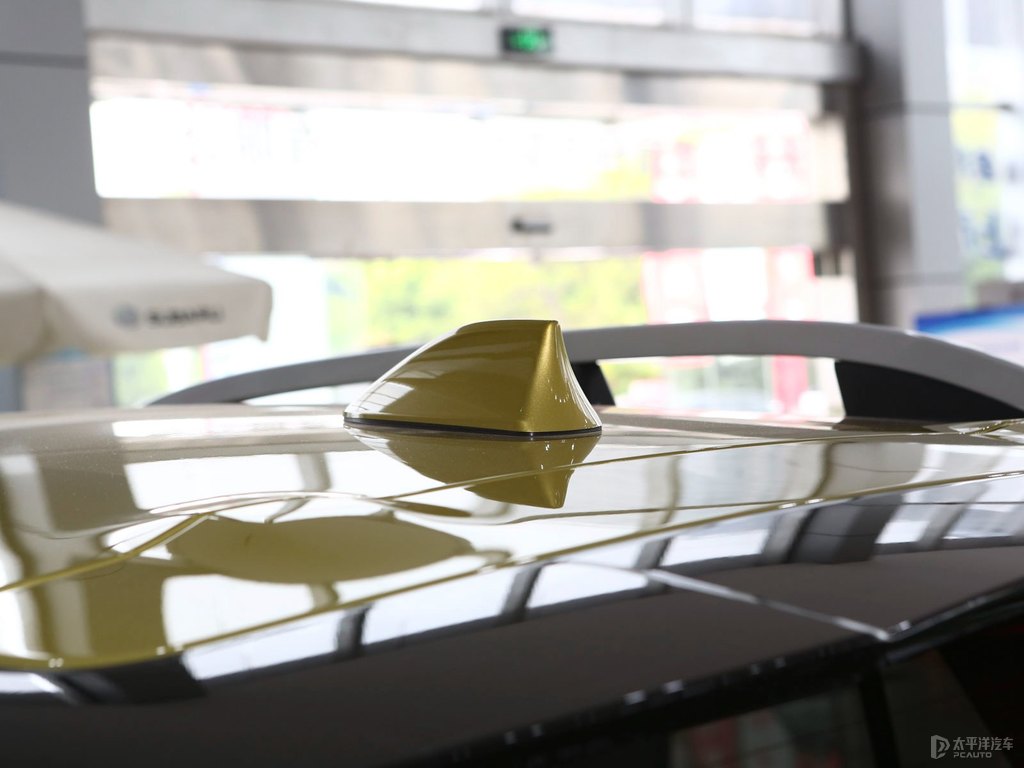 摩登珠光黃斯巴魯XV車身外觀圖片