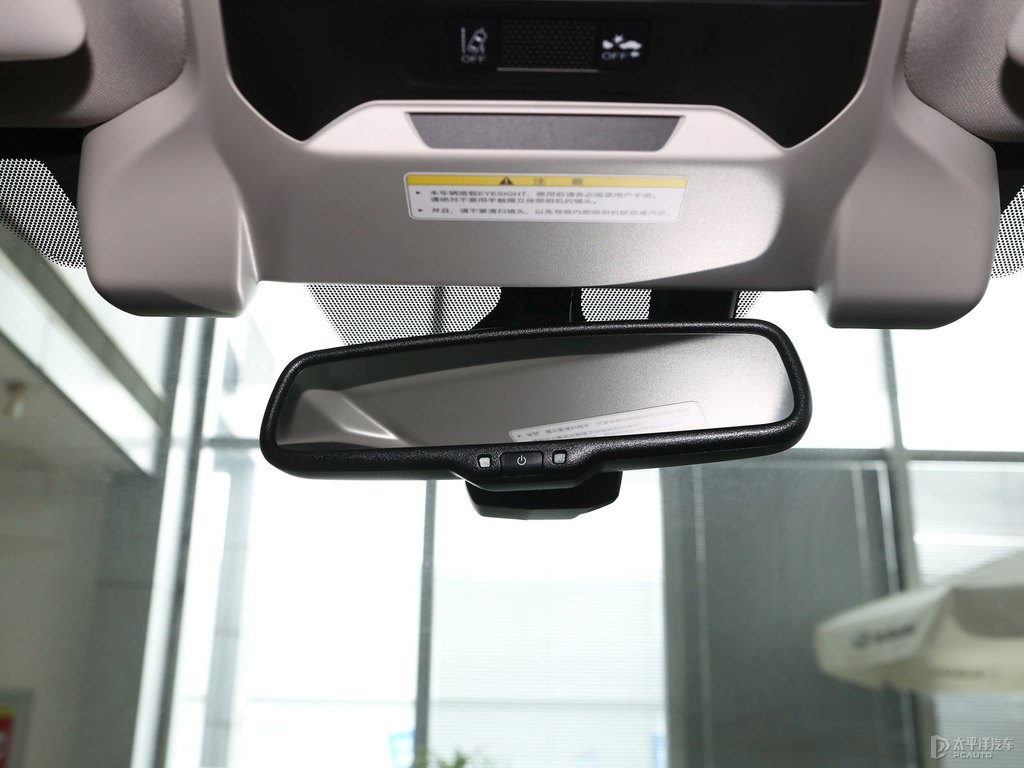 摩登珠光黃斯巴魯XV車廂內(nèi)飾圖片