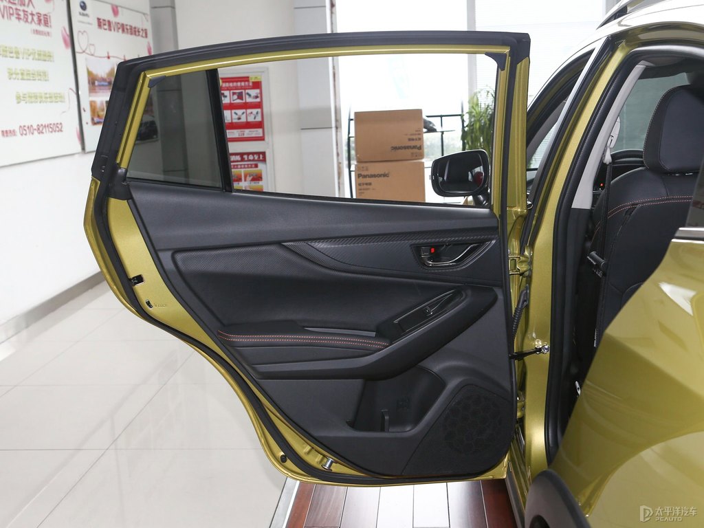 摩登珠光黃斯巴魯XV車廂內(nèi)飾圖片