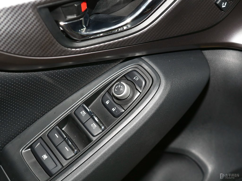 摩登珠光黃斯巴魯XV車廂內(nèi)飾圖片