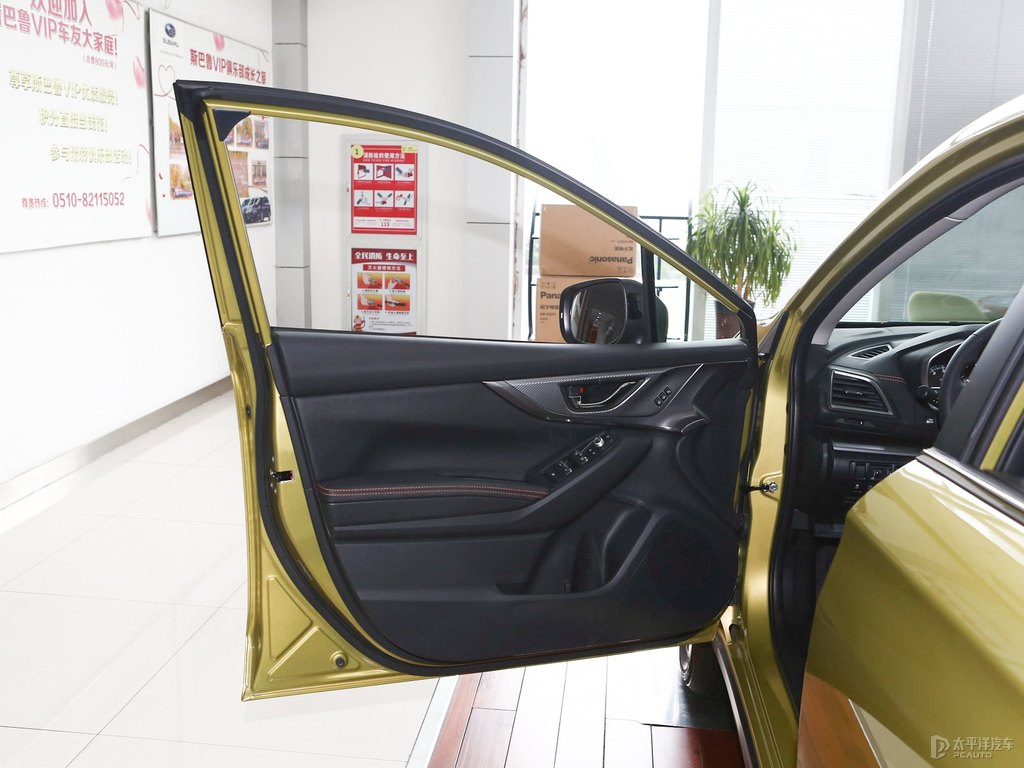 摩登珠光黃斯巴魯XV車廂內(nèi)飾圖片