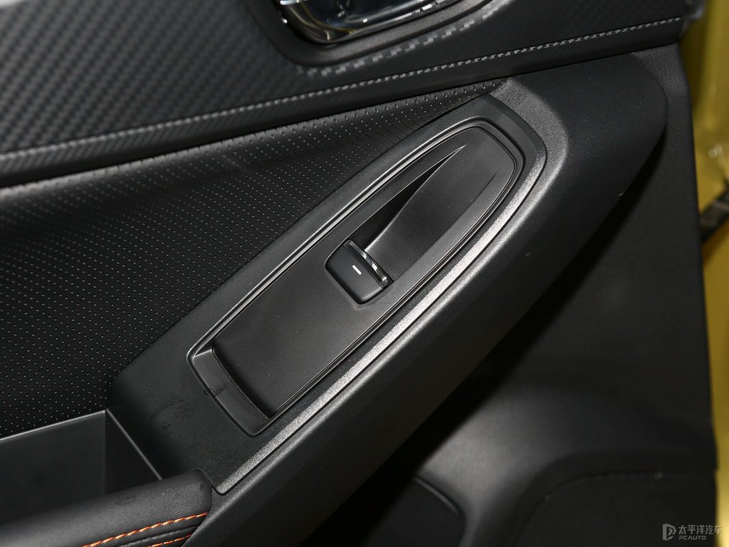 摩登珠光黃斯巴魯XV車廂內(nèi)飾圖片