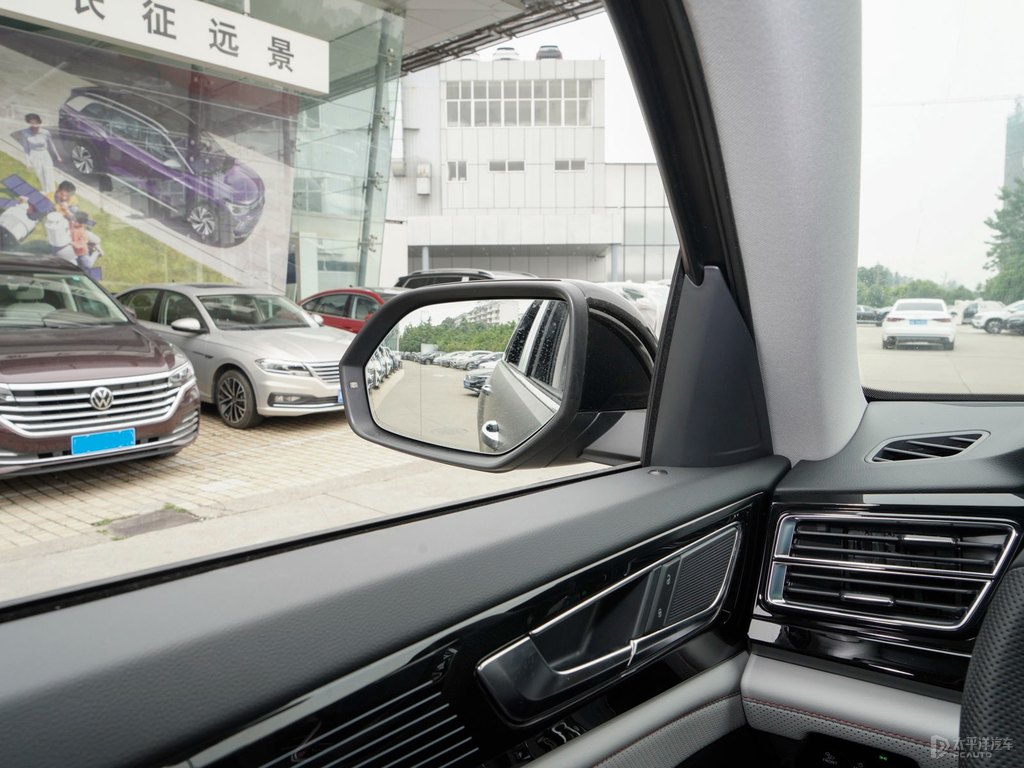 月巖灰途昂X車身外觀圖片