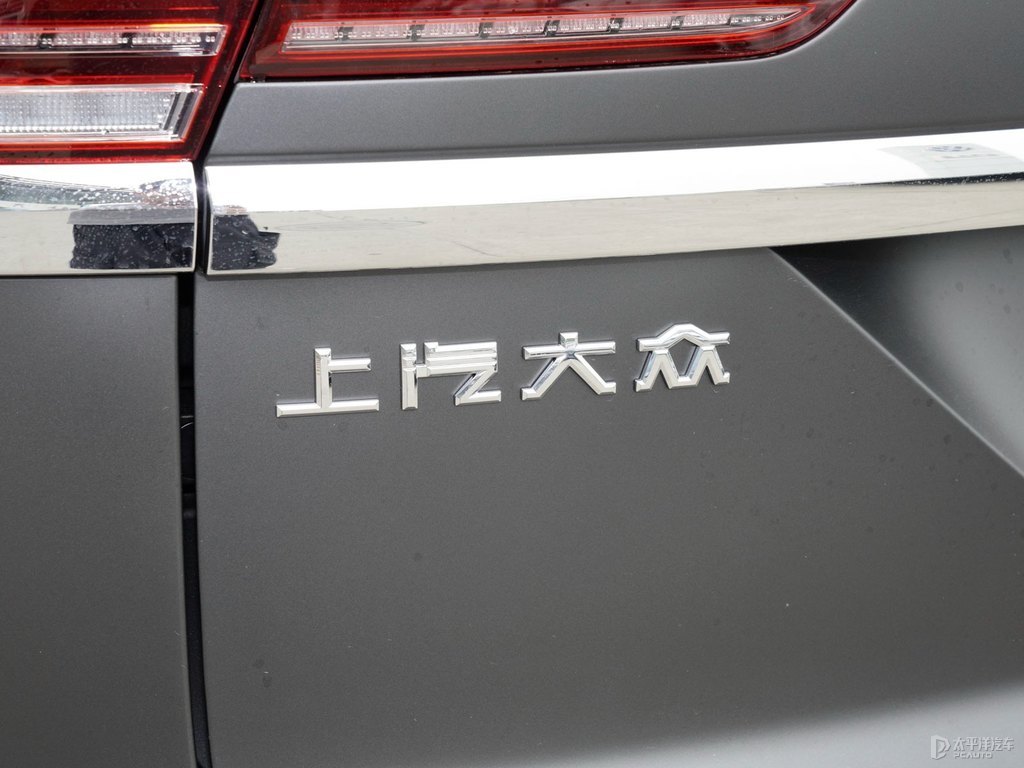 月巖灰途昂X車尾外觀圖片