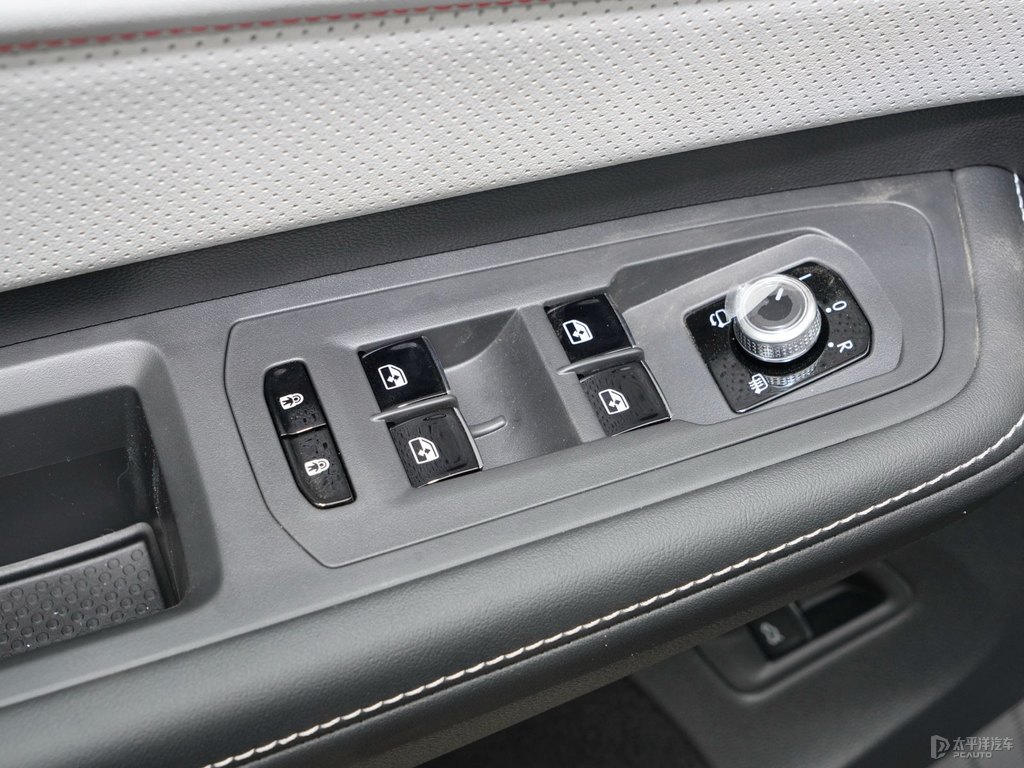月巖灰途昂X車廂內(nèi)飾圖片