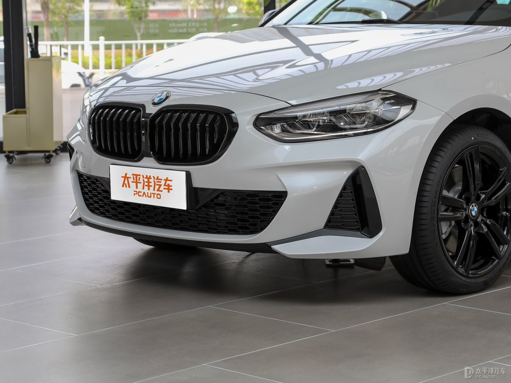 礦石白寶馬1系車頭外觀圖片