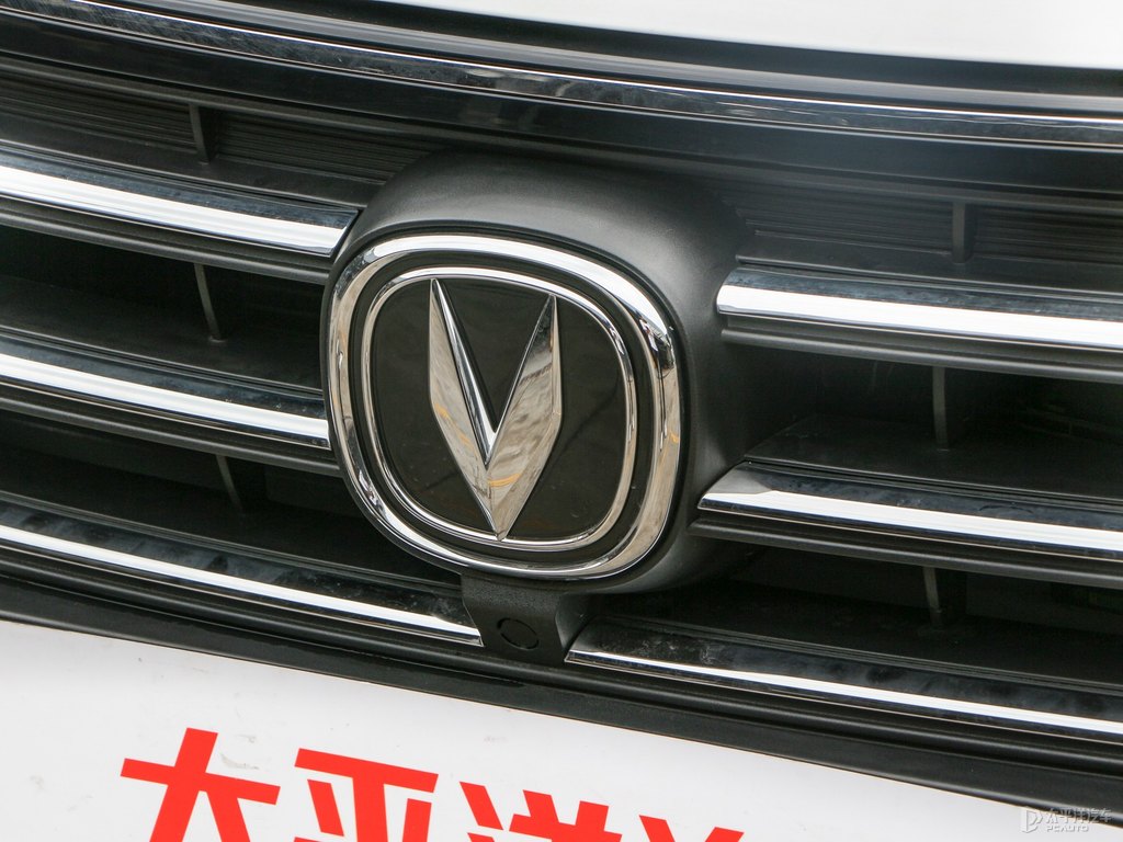 閃光冰晶白逸動(dòng)PLUS車頭外觀圖片