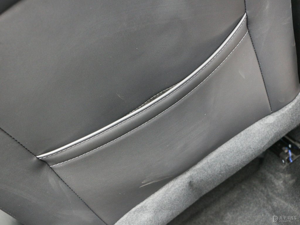 閃光冰晶白逸動PLUS儲物空間空間圖片