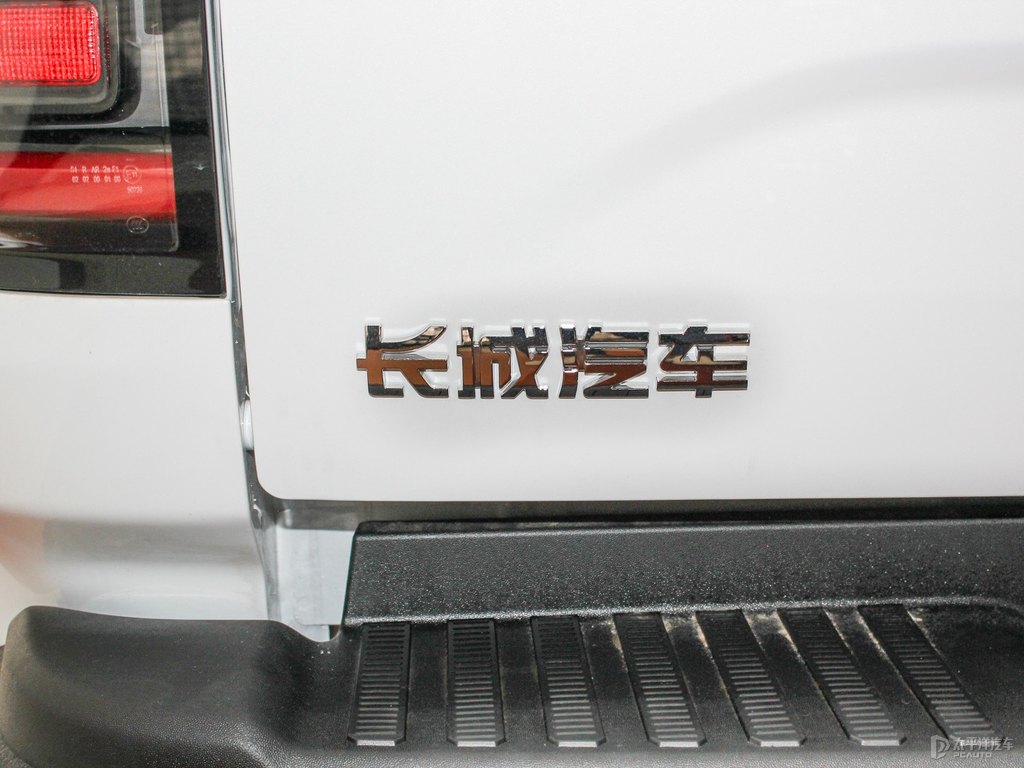 簡(jiǎn)約白炮車(chē)尾外觀圖片