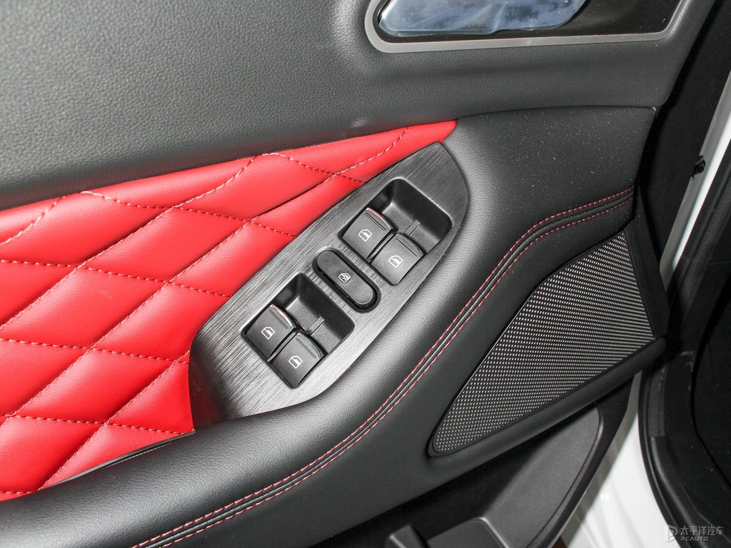 簡約白炮車廂內(nèi)飾圖片