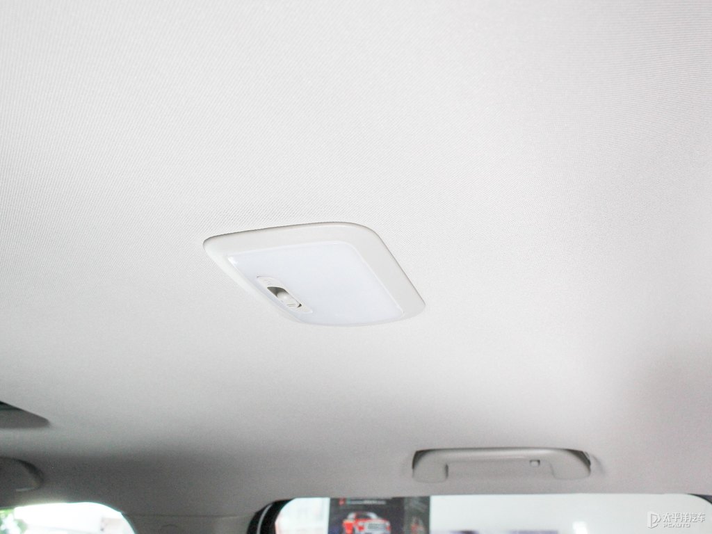 簡約白炮車廂內(nèi)飾圖片