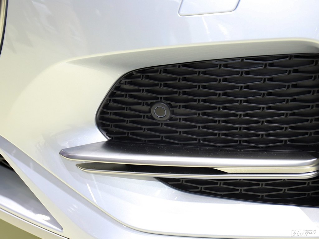 ݱF-PACE܇^^DƬ
