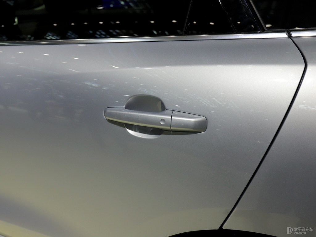 ݱF-PACE܇^DƬ