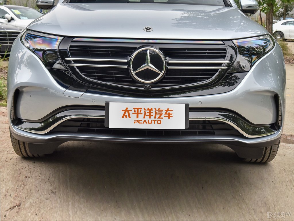 時(shí)空銀奔馳EQC車頭外觀圖片
