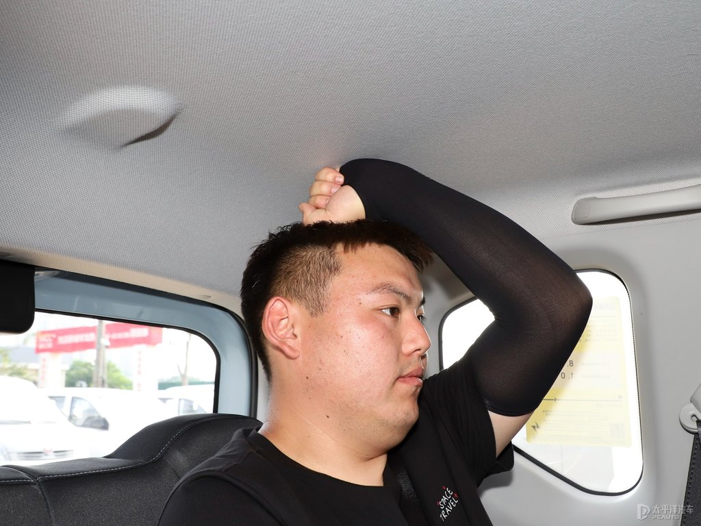 星空藍(lán)宏光MINIEV駕乘空間空間圖片