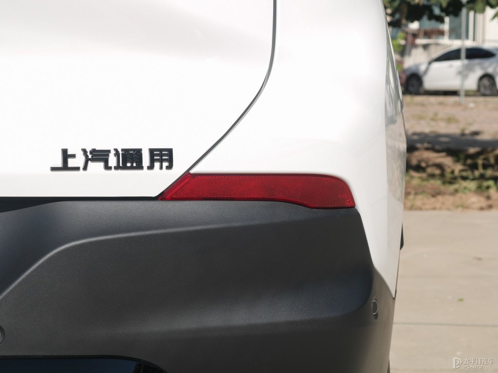 冰原白創(chuàng)酷車尾外觀圖片